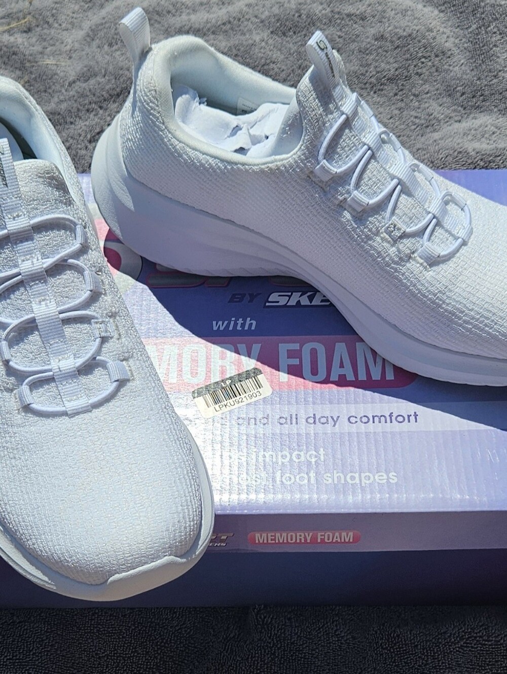 Skechers Women’s All-White Knit Slip-On Athletic Sneakers Size 8. - Picture 4 of 9